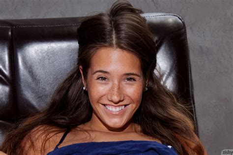 Eva Lovia/Image gallery 